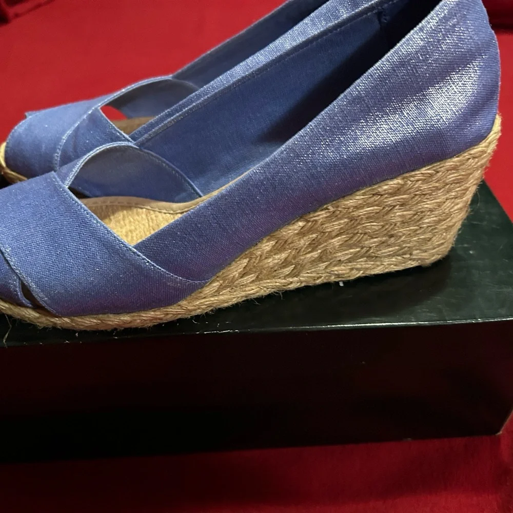 Tan and Blue Crisscross Wedge Shoes- size 7 - Picture 4 of 4